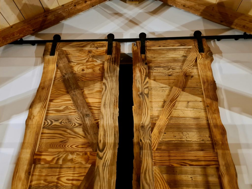 Schiebetüre in das obere Schlafzimmer
