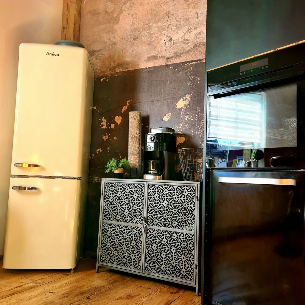 Kühlschrank, Kommode, Backofen-Spülmaschine