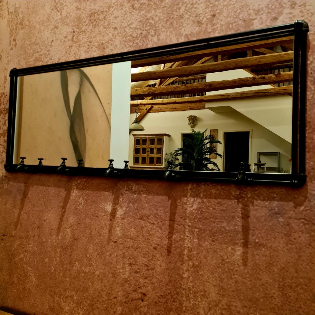 Spiegel im Eingang
